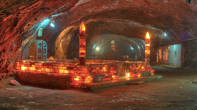Illustration for article titled Buildings You Can Lick: 9 Spectacular Structures Made Out of Salt